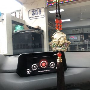 Khánh đá họa tiết đại bàng treo ô tô