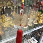 Khánh đá treo ô tô