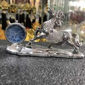 Tượng đồng hồ ngựa để taplo