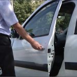 Lắp đặt cửa hít ô tô